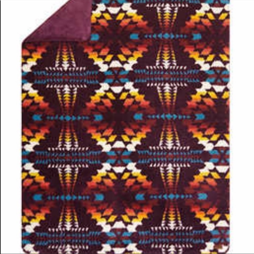 Pendleton “Legend Lake. Berry” Sherpa Throw!